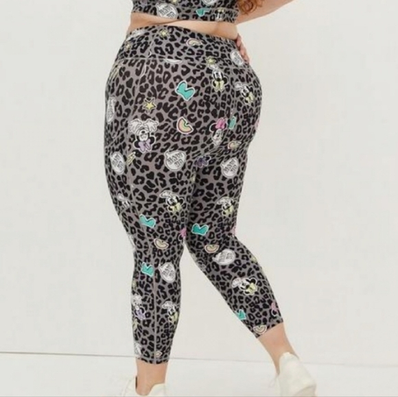 Torrid Disney Minnie High Rise Performance Core Crop Legging  Leopard 2X - Picture 2 of 7